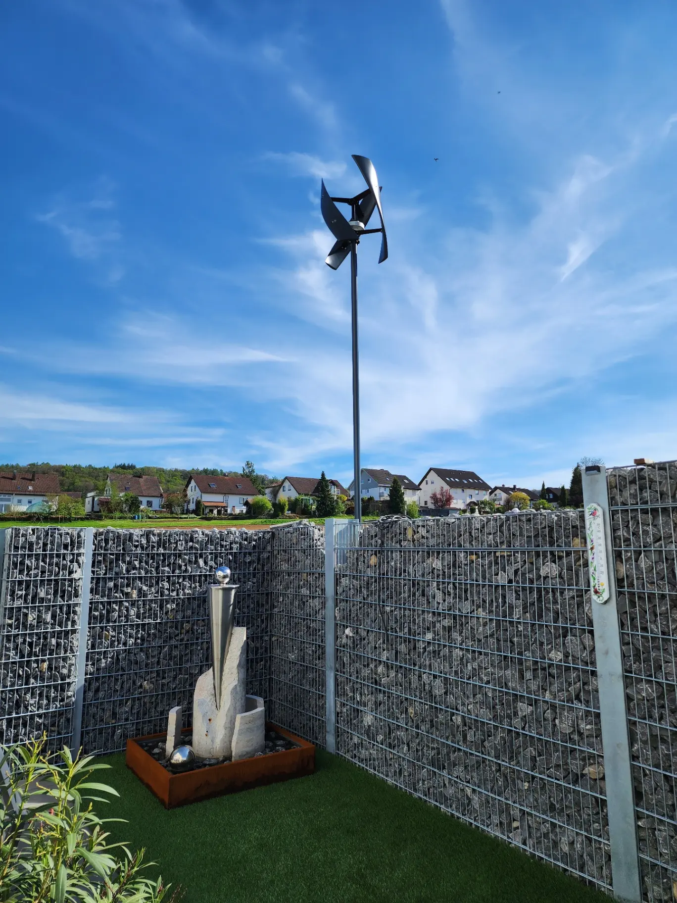 Windrose Energy System in einer modernen Wohnumgebung